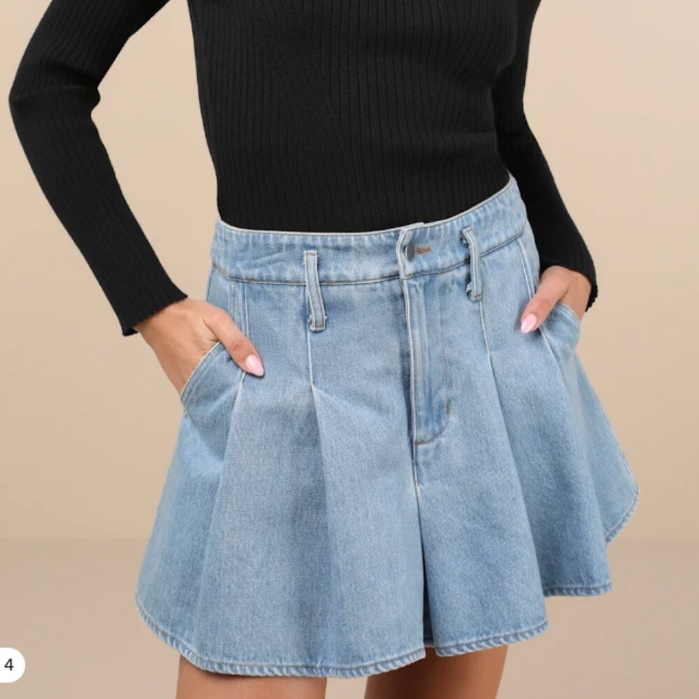 Delightful Trend Light Wash Pleated Denim Mini Skirt